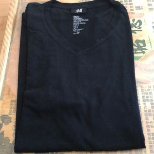 H&M black V-neck T-shirt
